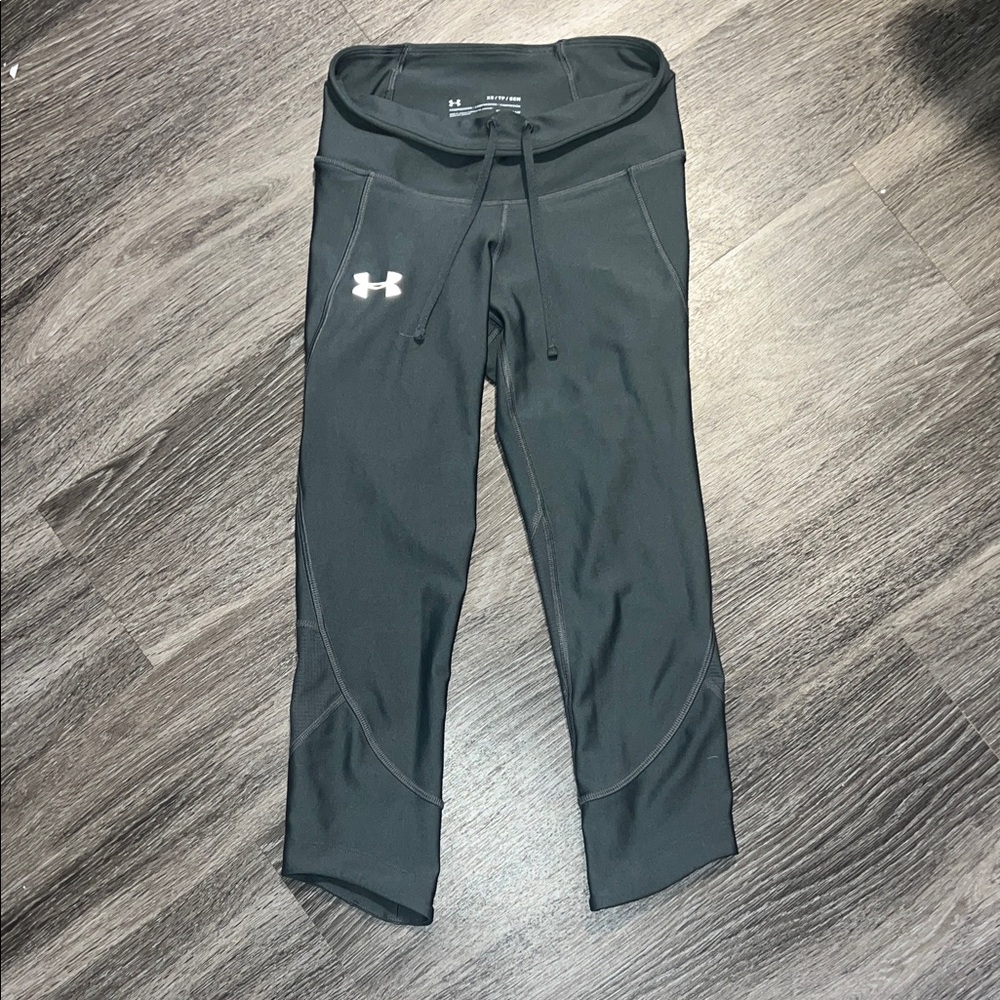 Under Armour Women’s Grey Compression Capri Leggings with Zipper Pocket XS